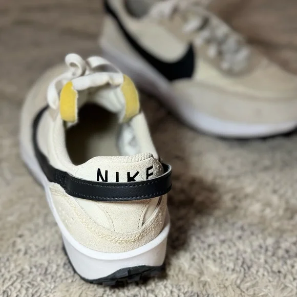 Nike Women’s Waffle Debut Shoes | Size 8.5 - Picture 7 of 9